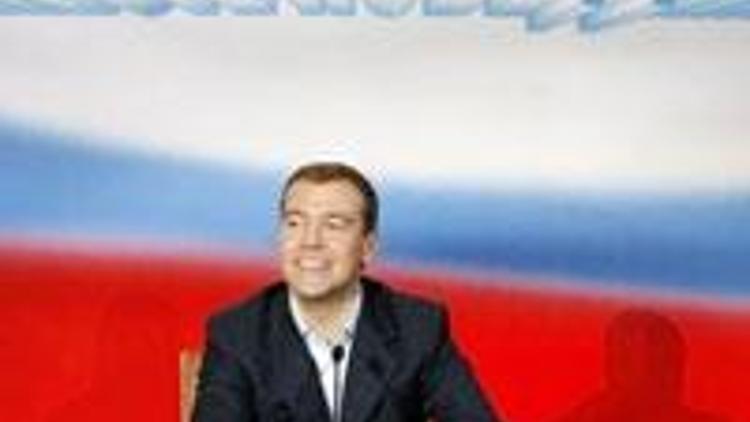 Medvedev dönemi başlıyor