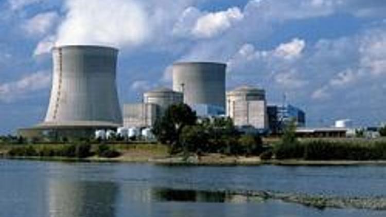 Merkel: Nükleeri terk, bizi öncü kılabilir