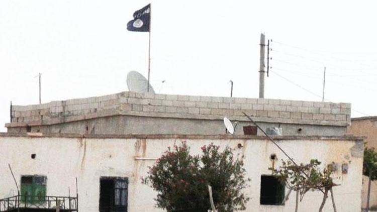 250 metre uzaklıkta IŞİD bayrağı