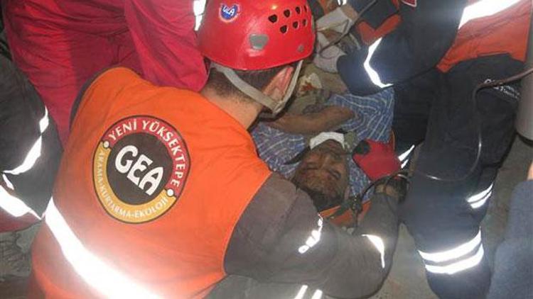 GEA ekibi Nepalde bir depremzedeyi daha kurtardı