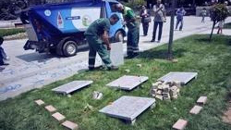 Gezi Parkından kaldırılan mezar taşları yeniden dikildi