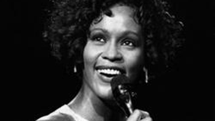Whitney Houston hayatını kaybetti