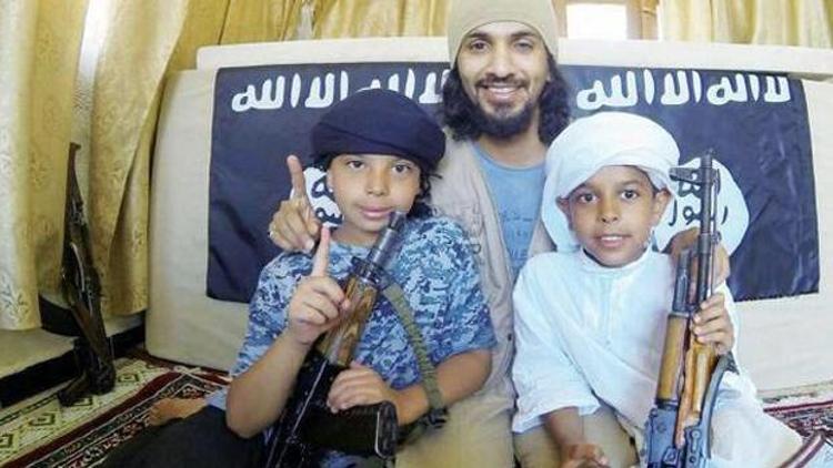 Çocuklarını alıp Türkiye üzerinden Suriyeye giderek IŞİDe katıldı