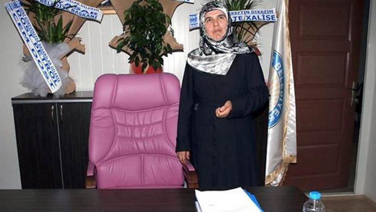 Erciş’in kadın başkanı kendi parasıyla mor makam koltuğu aldı