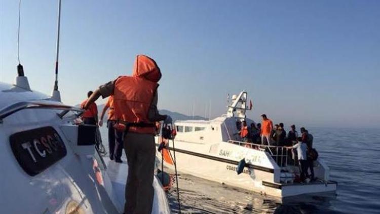 Ege Denizinde  bin 876 kaçak kurtarıldı