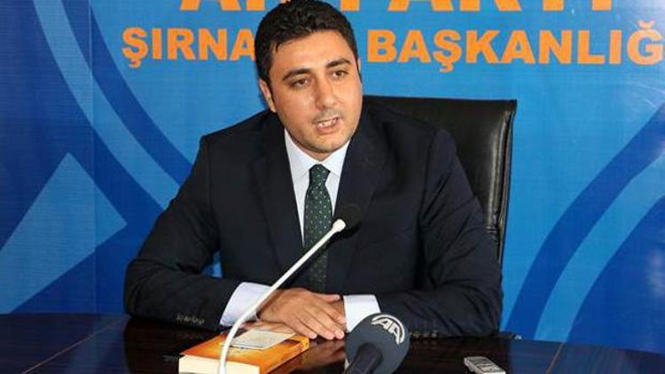 AK Partiden istifa eden başkanın elinde Gülenin kitabı