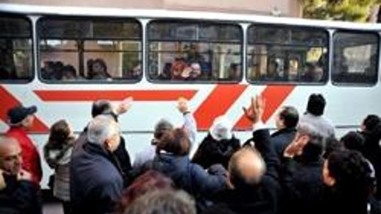 İzmir belediyesine operasyon: 19 kişi adliyede