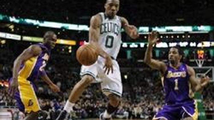 Celtics fırtınası Lakersı vurdu