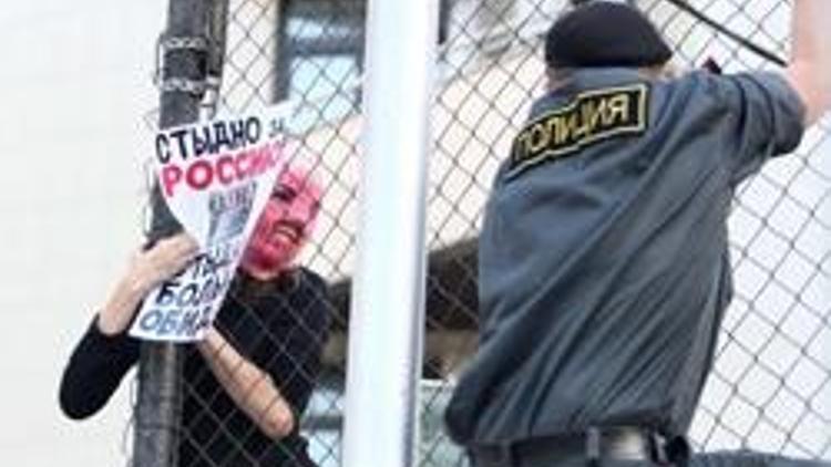 Pussy Riot krizi Türk Büyükelçiliği’ne sıçradı