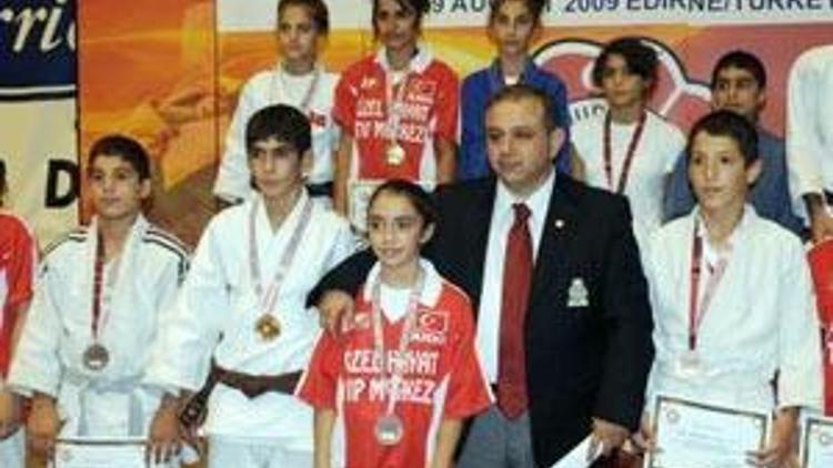 Judoda çifte şampiyonluk