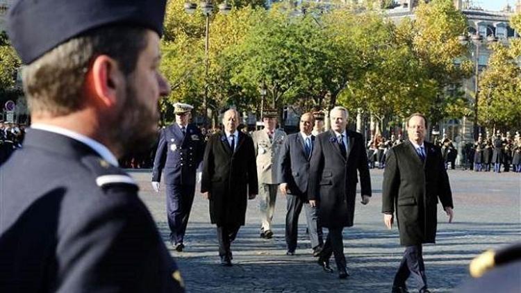 Fransa Cumhurbaşkanı resmi törende yuhalandı