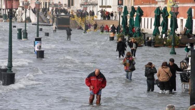 Photo Ed: Venice flooded by highest water levels in 22 years