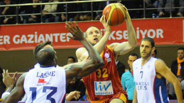 Anadolu Efes Galatasarayı bitirdi