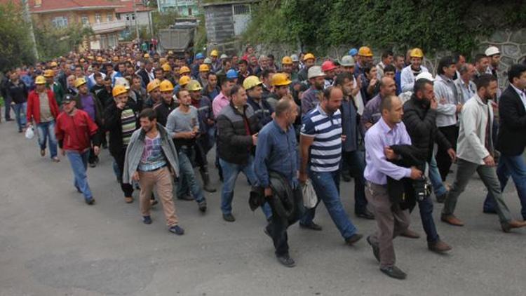 Zonguldakta maden  işçileri Valiliğe yürüyor