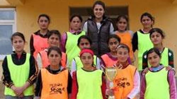 Vanlı kız futbol takımı il birincisi oldu