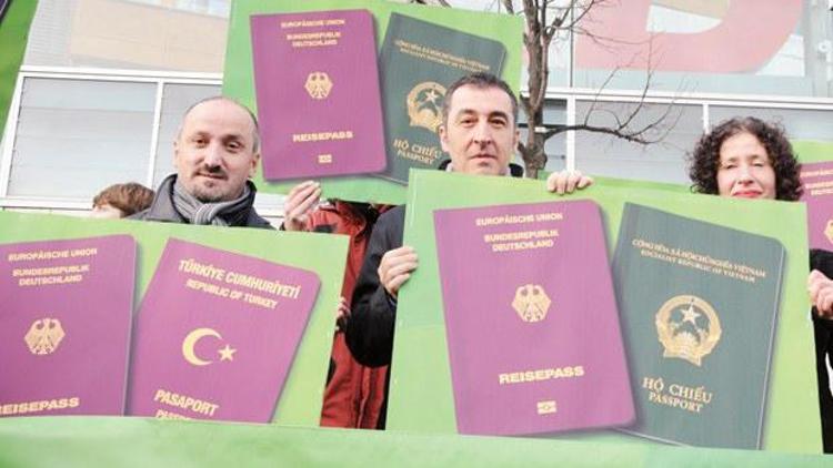Özdemir’den çifte pasaportlu eylem