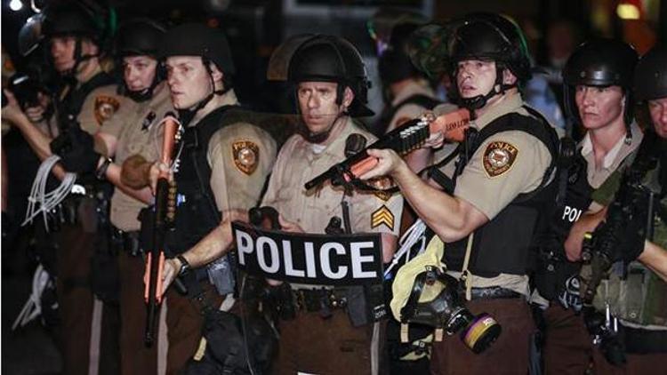 Ferguson civarında polis siyahi bir kişiyi daha vurarak öldürdü