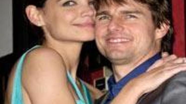 En sevecen çift Tom Cruise ve Katie Holmes