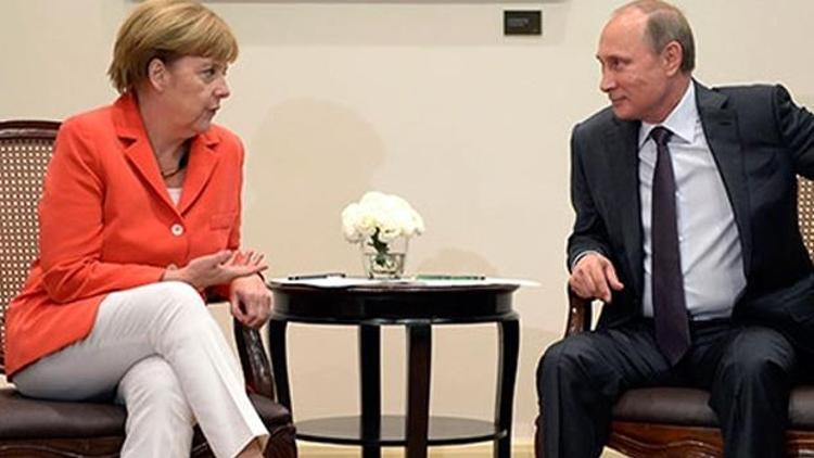 Merkel ve Putinin gizlice görüştüğü iddiası