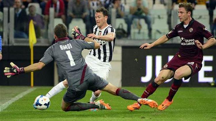 Lider Juventus kaçıyor, Roma kovalıyor