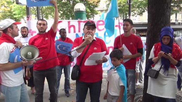 Paris’te Uygur Türklerine destek eylemi