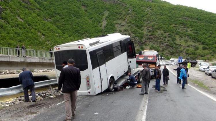 Cumhurbaşkanı için Van’a giden polisler kaza yaptı