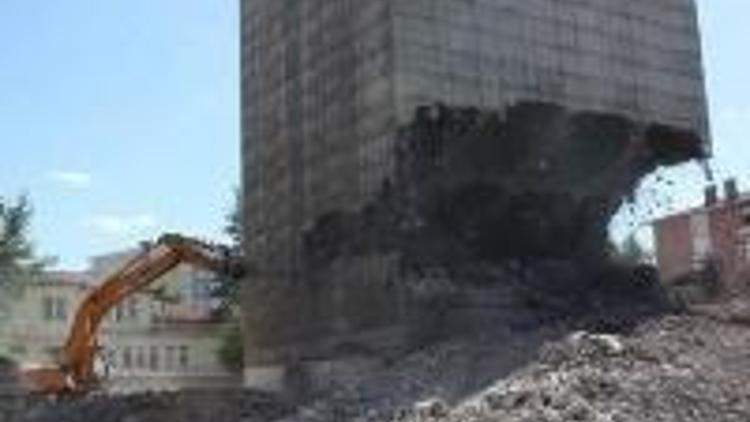 Çankırıda tarihi un fabrikası yıkıldı