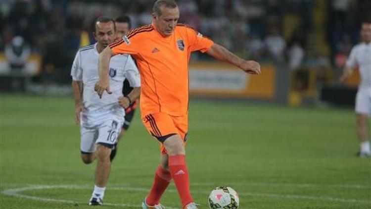 Başbakan Erdoğan Başakşehir Stadını açtı 3 gol birden attı