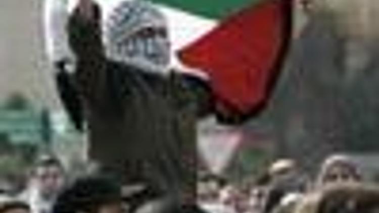 Israel aims to cripple Hamas, warn other foes