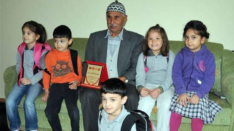 Çöpçülük yapan Almanyalı Türk, köyüne okul yaptırdı