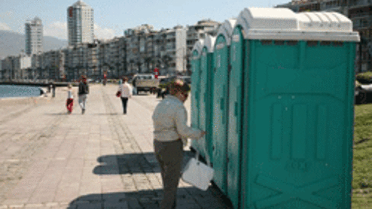 İzmirdeki tuvalet sıkıntısı uluslararası boyuta ulaştı