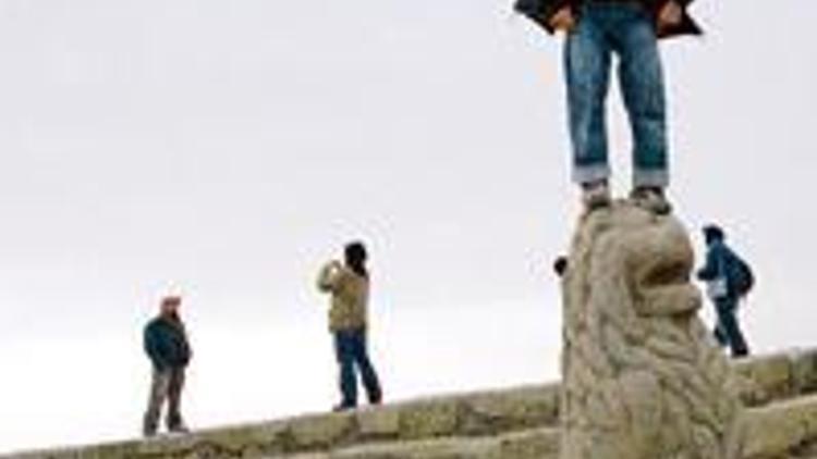 Nemrut’a vandal zulmü