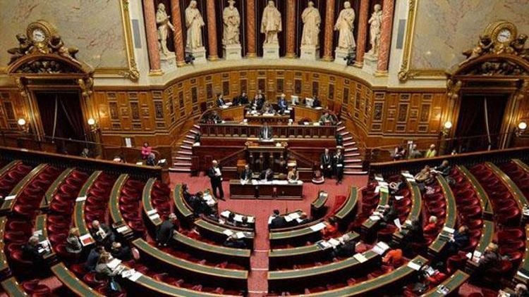 Fransada Anayasa Mahkemesi istihbarat yasasını onayladı