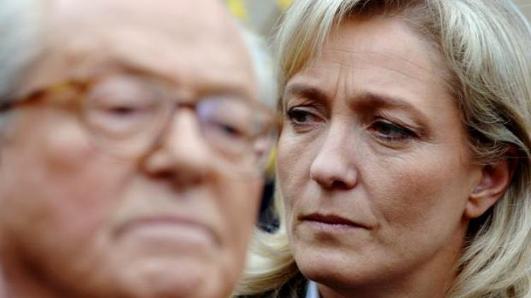 Le Pen, babasını disiplin kuruluna sevketti