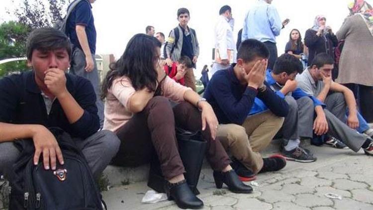 Esrarengiz koku 27 öğrenciyi hastanelik etti