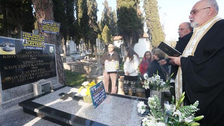 Lefter mezarı başında anıldı