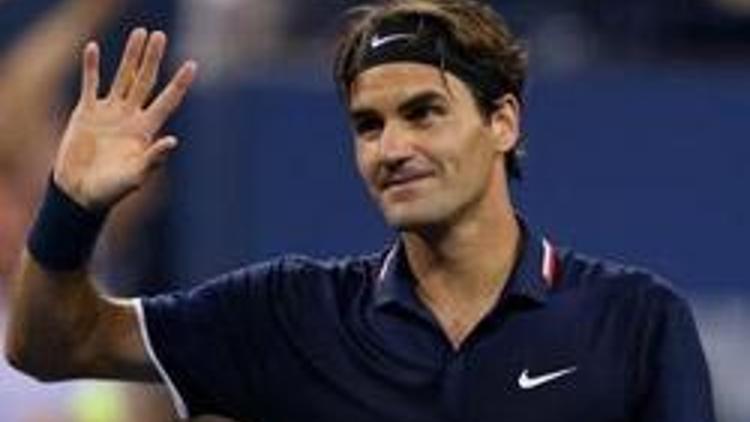 Roger Federer yine zorlanmadı