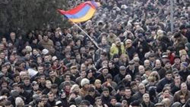Aliyev Salı günü Paris’e gidiyor, Ermeniler protestoya hazırlanıyor
