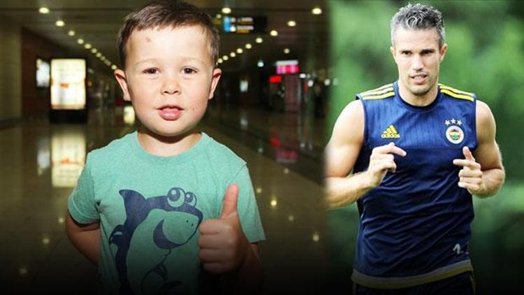 Robin van Persie için ağlayan küçük çocuk ve ailesi İstanbulda