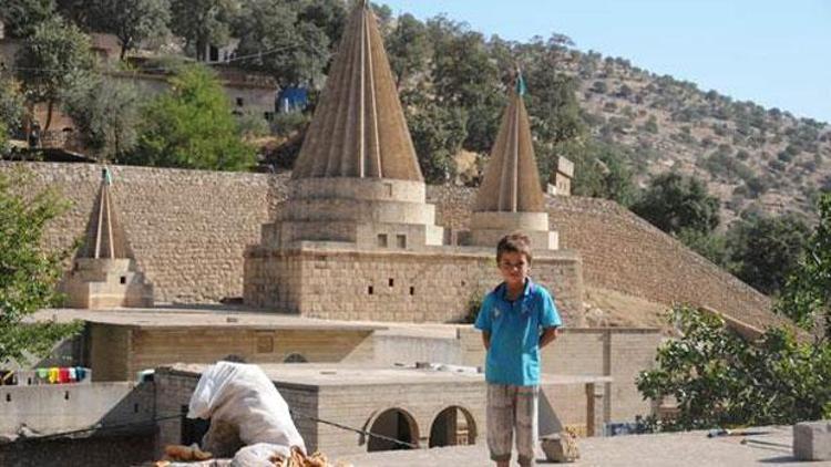 Ezidiler IŞİD korkusuyla kutsal mekanlara sığındılar