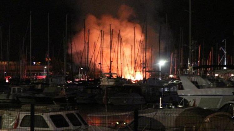 Kadıköy Yat Limanında yangın