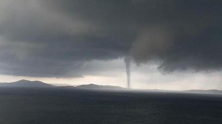 Marmara Adasında hortum korkuttu