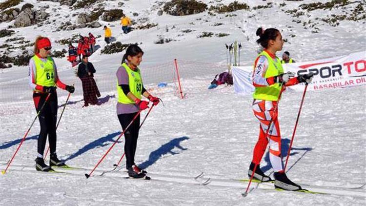 Kayak heyecanı Çankırıda sürüyor