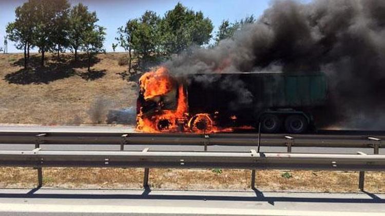 TEM Otoyolunda TIR yangını