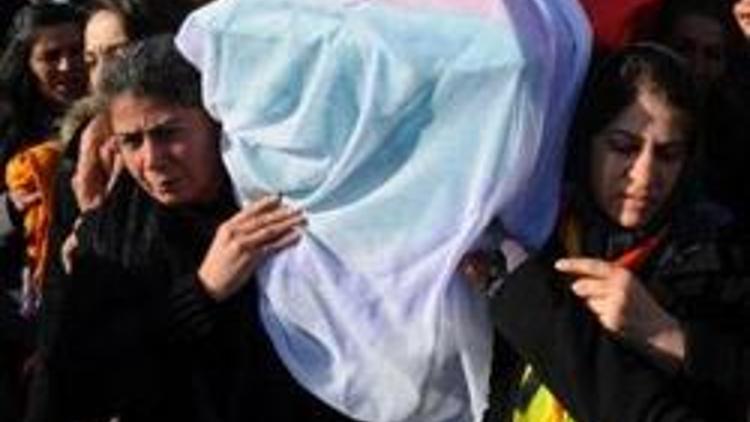 3 kadın PKKlı toprağa veriliyor