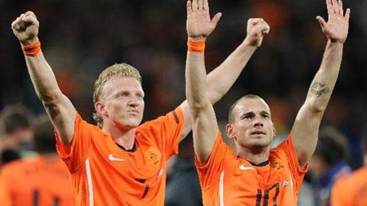 Sneijder ve Kuyt da milli takımda