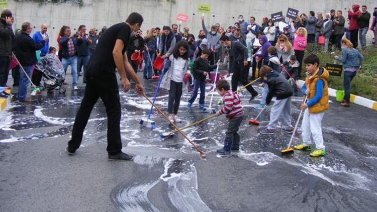 Mahalleliden sabunlu protesto