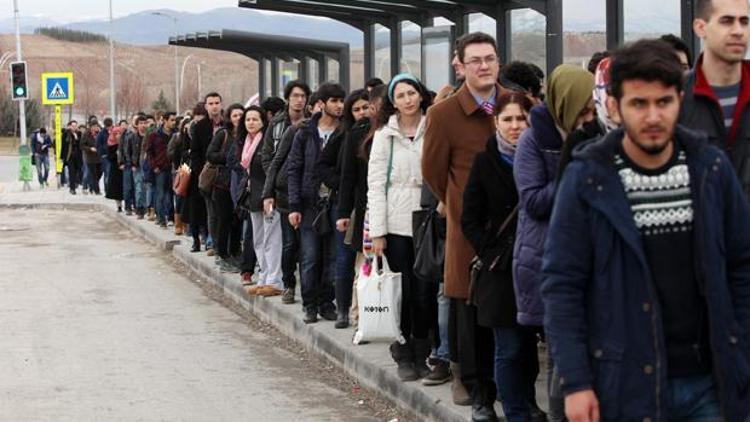 Öğrencinin çile kuyruğu