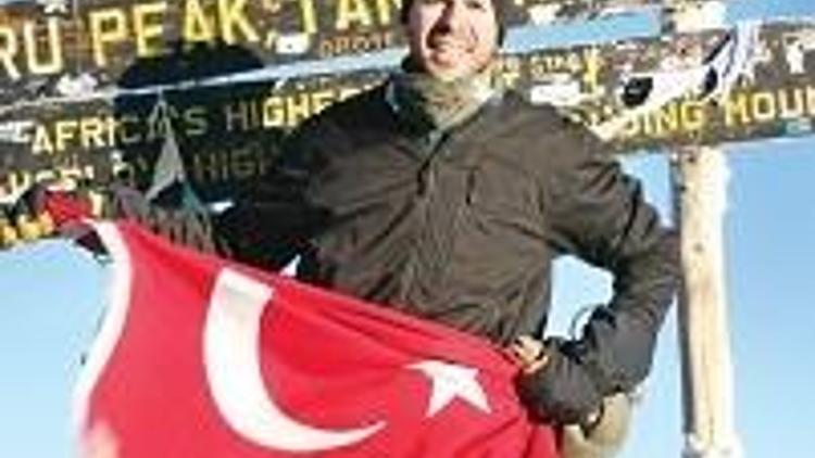 Türk bayrağı Kilimanjaro’da dalgalandı