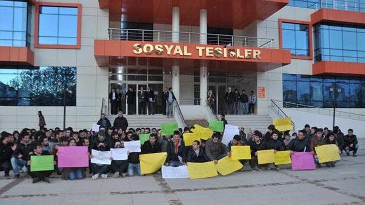 Öğrencilerden yemek zammı protestosu